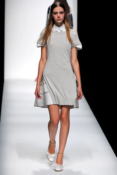 Look 16